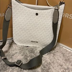 NWT Michael Kors Large Briley Messenger Bag